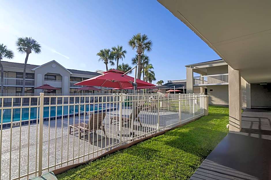 Cozy hotel with Super location near Disney