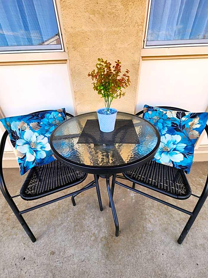 Country Gardens Motel