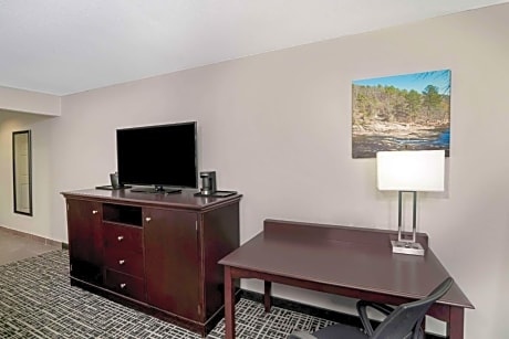 King Room with Bath Tub - Mobility Accessible/Non-Smoking