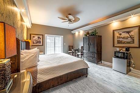 Deluxe Room with King Bed