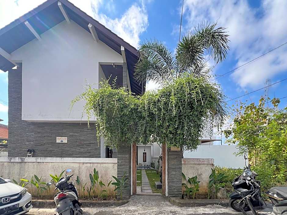 Kanha Homestay near Pantai Pandawa RedPartner