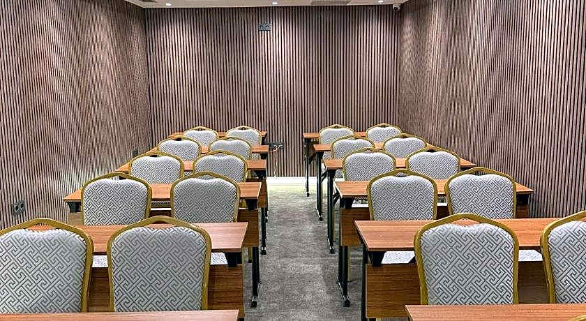 Operla Airport Hotels, Trademark Collection by Wyndham