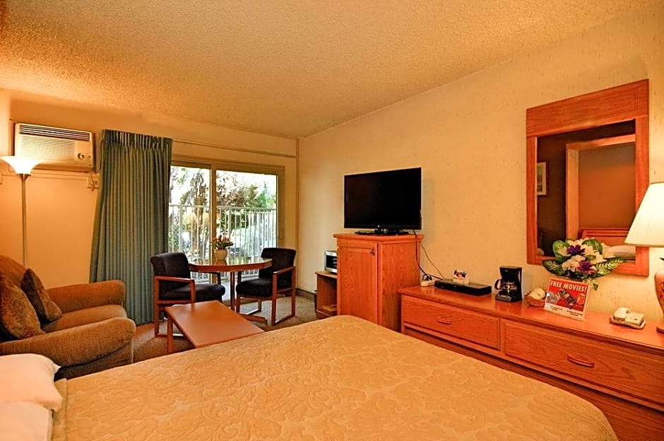 Super 8 by Wyndham Long Beach