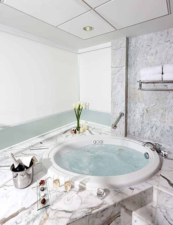 Delfines Hotel & Convention Center