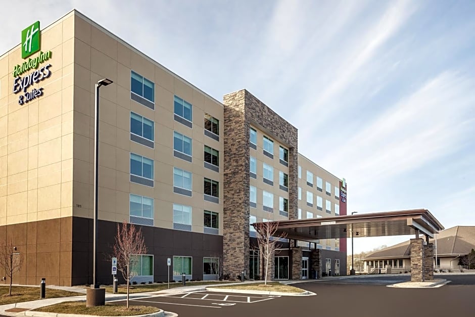 Holiday Inn Express And Suites Hudson I-94 By IHG