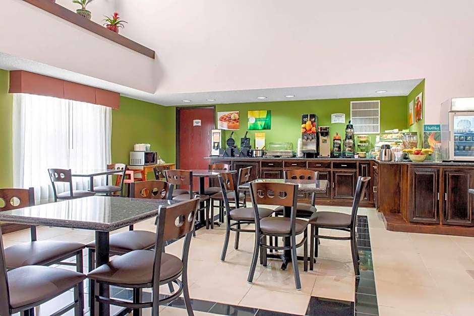 Quality Inn & Suites Anderson I-69