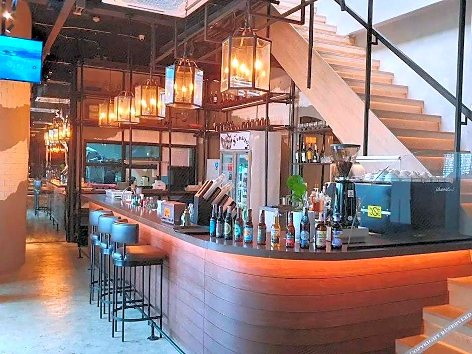 J Place Hotel