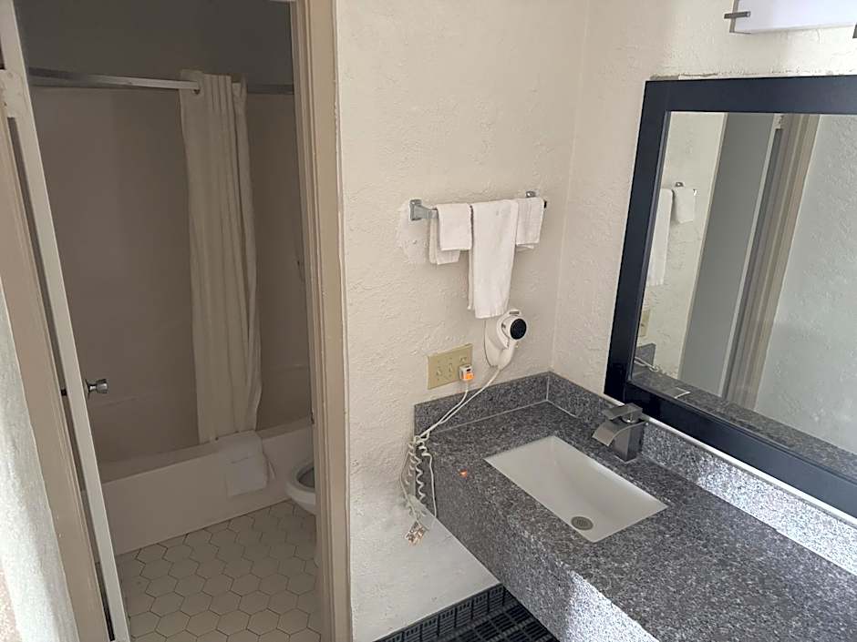 Bonifay Inn