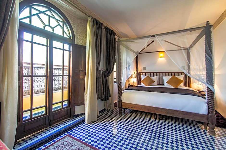 Riad Les Remparts De Fès