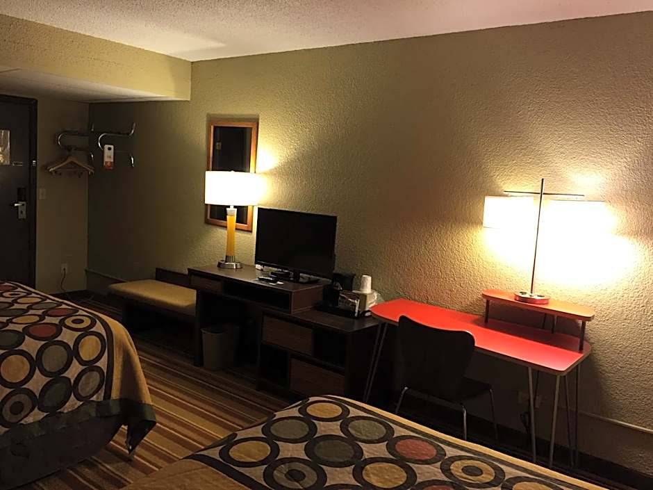 Super 8 by Wyndham Redfield