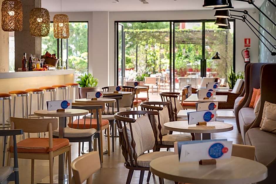 Aqua Hotel Bertran Park