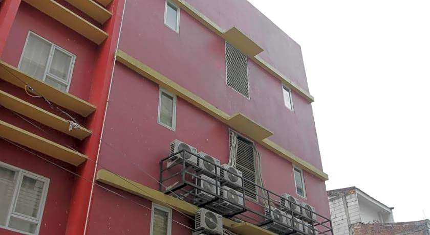 RedDoorz Plus near Galaxy Bekasi