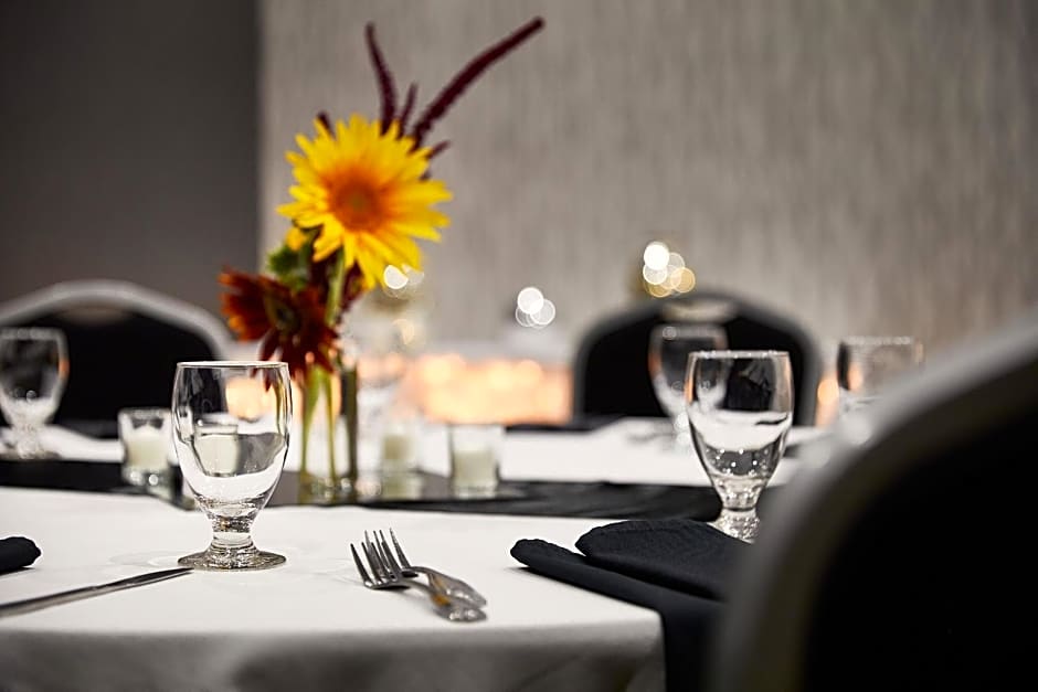 Holiday Inn Hotel & Suites Madison West - Middleton By IHG