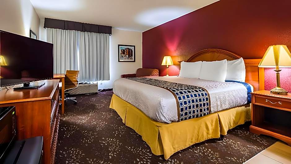 Clarion Pointe Evansville North