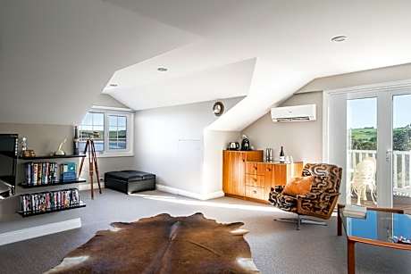 Admiral Deluxe Queen Suite