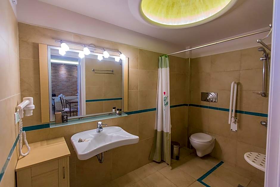 Anassa Deluxe Suites