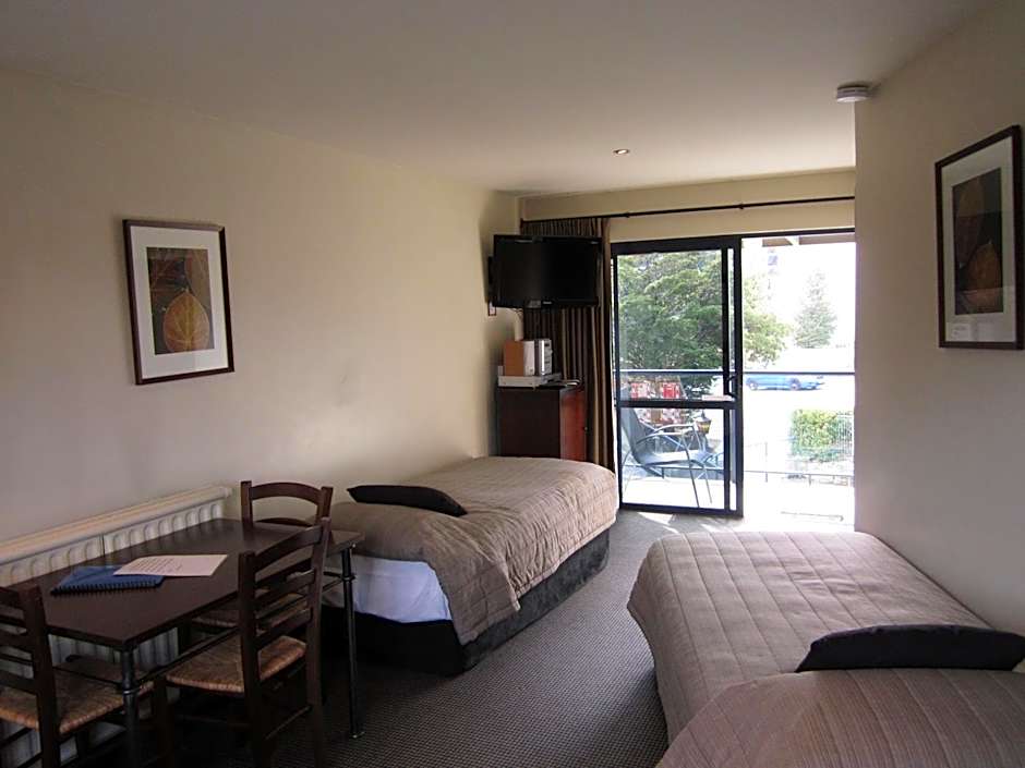 Four Seasons Motel