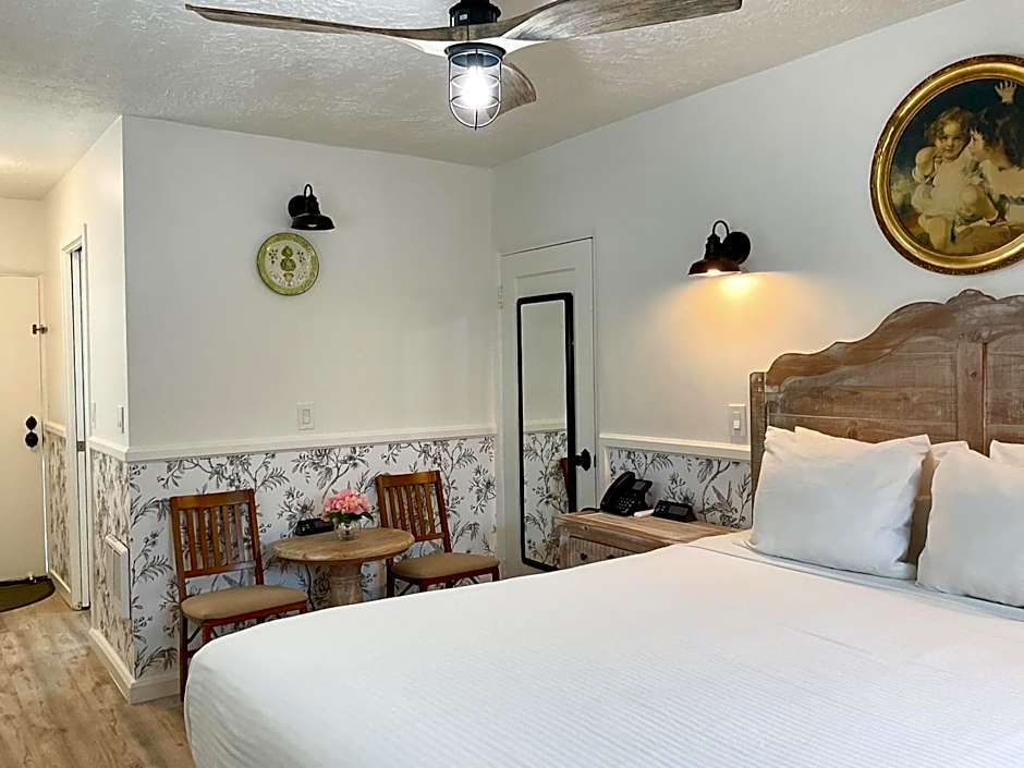 Carmel Green Lantern Inn