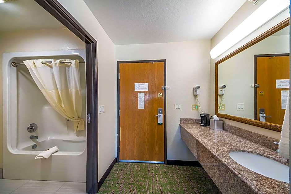 Quality Suites San Antonio Brooks City Base