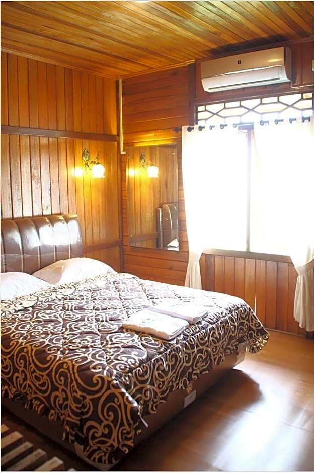 Palanta Roemah Kajoe Syariah Villa