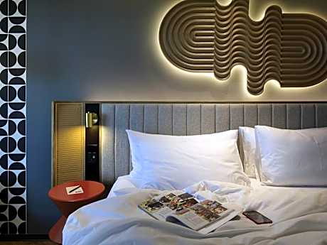 TRIBE Comfort XL Suite with Balcony and Unlimited Self-Service Laundry