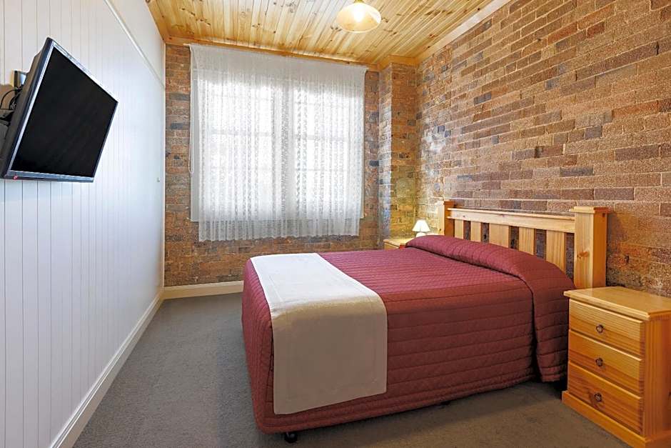 Black Gold Motel