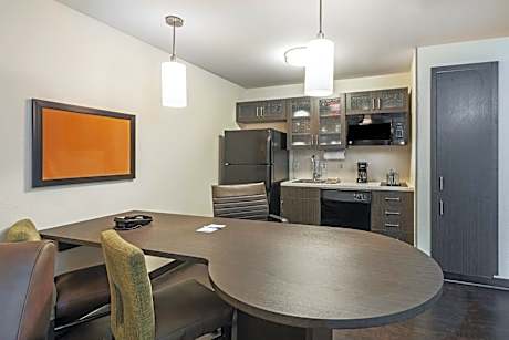 One-Bedroom Queen Suite -Non-Smoking