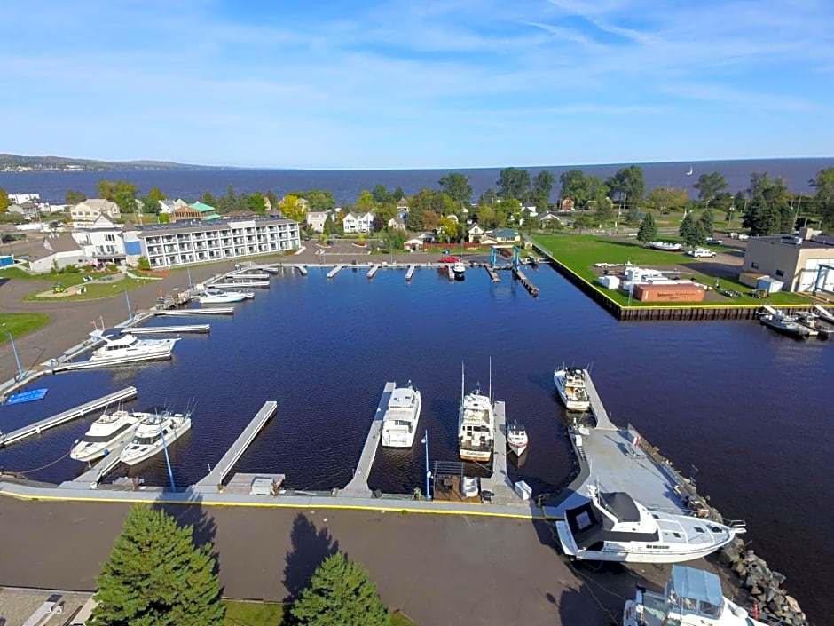 Park Point Marina Inn