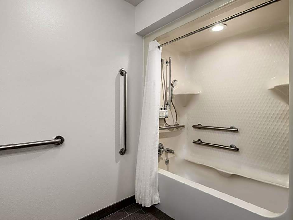 Prairie Crest Calgary Airport by IHG