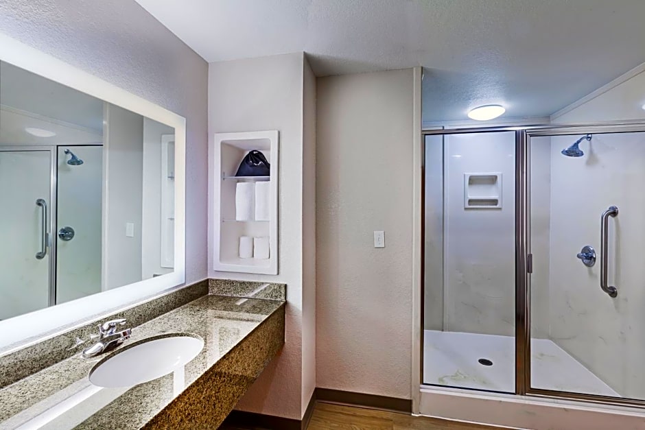 Holiday Inn Express Hotel & Suites Tulsa South Broken Arrow Highway 51, an IHG Hotel