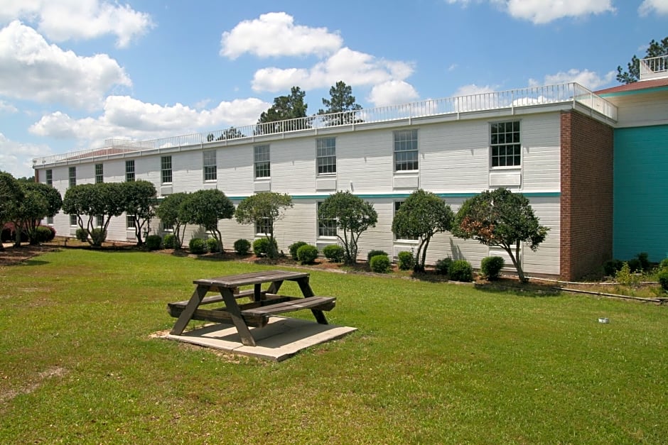 Howard Johnson by Wyndham Hattiesburg