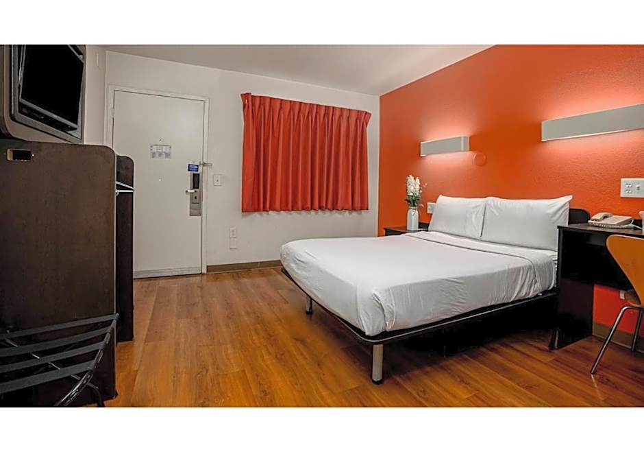 Motel 6-Carlsbad, CA Beach