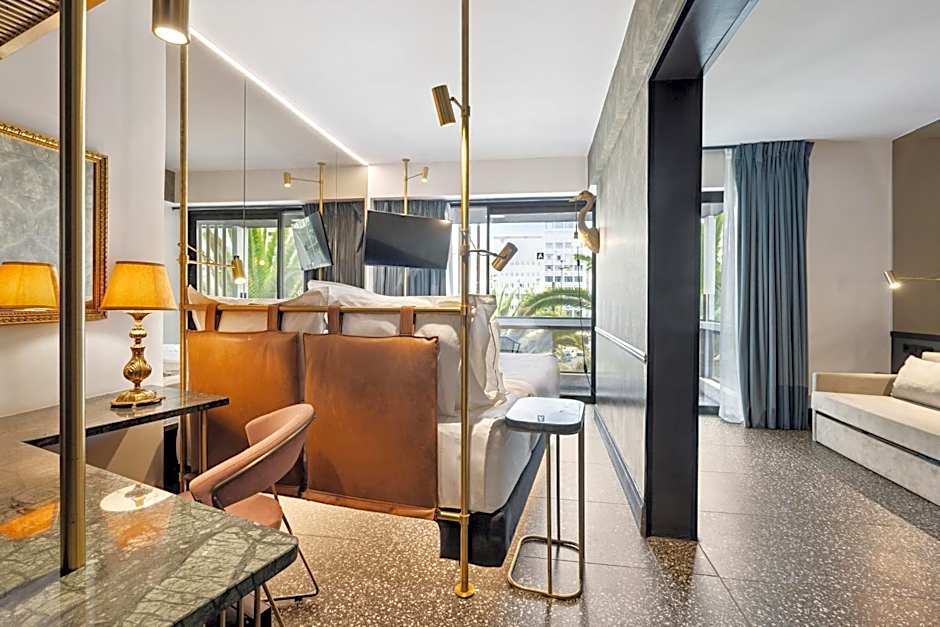 Skylark, Aluma Hotel & Resort