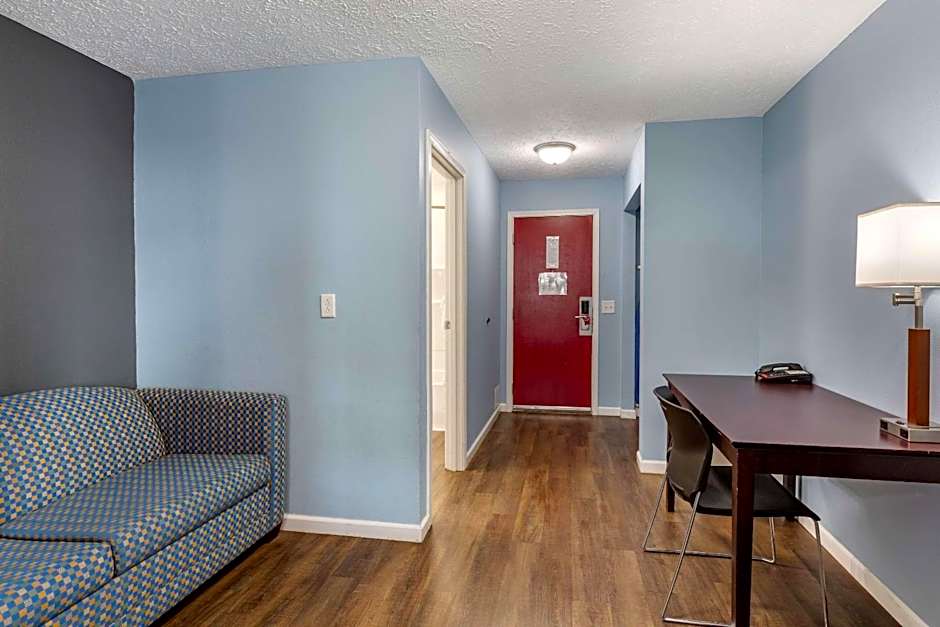 Econo Lodge Inn & Suites Sandusky South