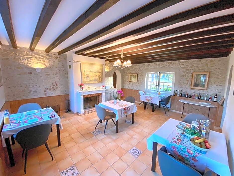 Sans Souci Bed and Breakfast Luxe Heated Pool and Restaurant