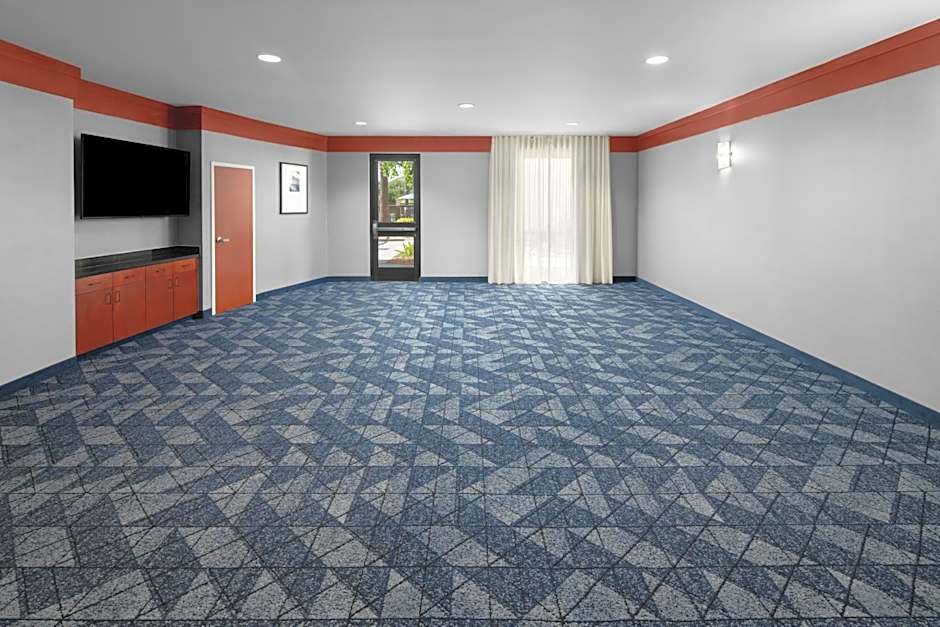 Courtyard by Marriott Santa Clarita Valencia