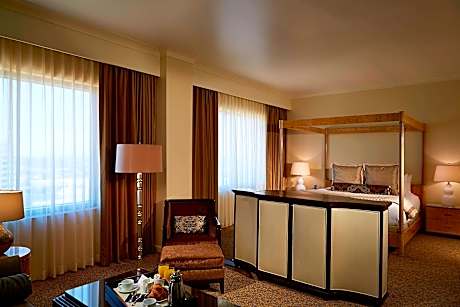 2 Bedroom Hospitality Suite, Bedroom 1: 1 King, Bedroom 2: 2 Queen, High floor