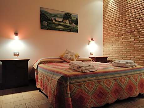 Single Room with Shared Bathroom