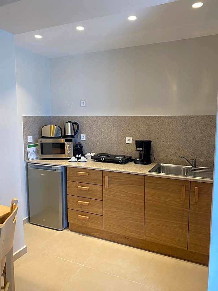 Elena Village Hotel & Suites