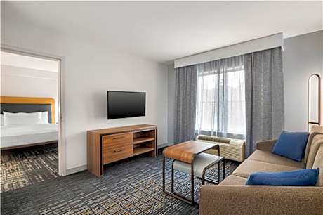 One-Bedroom Queen Suite with Two Queen Beds - Non-Smoking