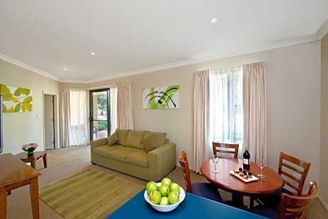 Two Bedroom Queen & Queen Apartment