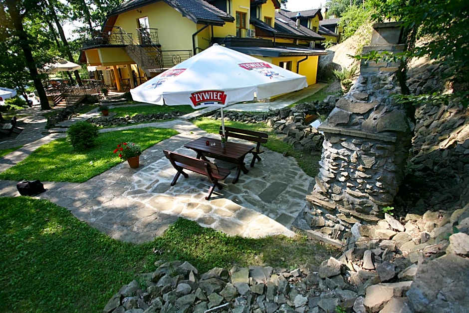 Noclegi i restauracja Zajazd Pod Skałą