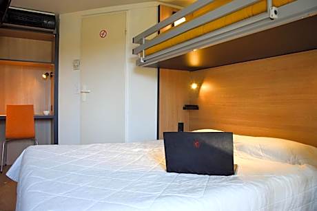 Triple Room (1 Double Bed + 1 Single Bed)