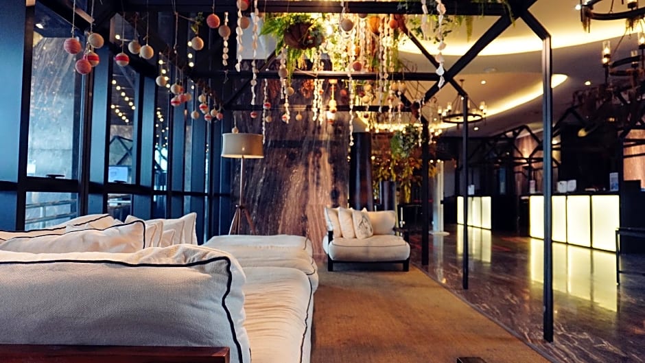 M ROOF HOTEL & RESIDENCES