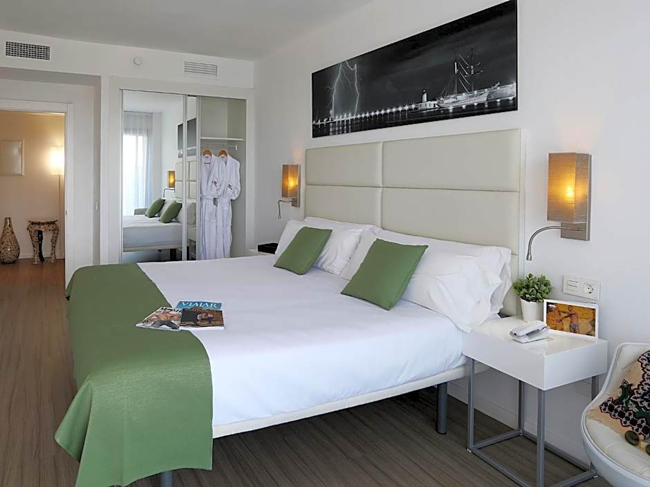 Photo 1 of 9 of Deluxe Suite with Sea View
