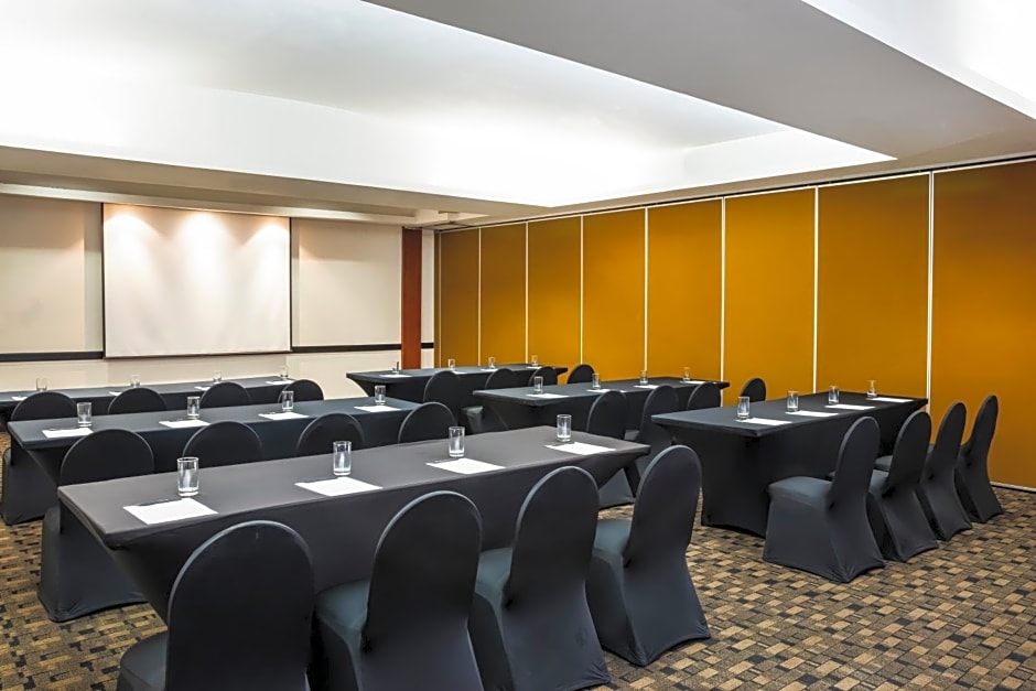 Fiesta Inn Express San Luis Potosí Oriente