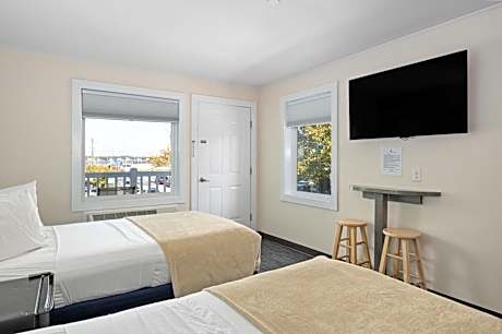 NEW Building, Deluxe Bayview 2 Double Beds