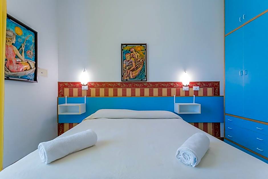 Hotel Plaza con piscina