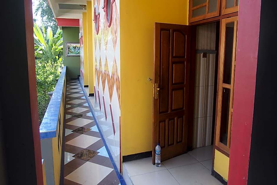 OYO Life 90646 Villa Karsinem Pasuruan