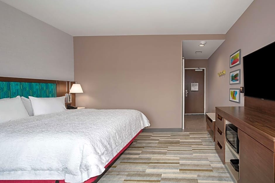 Hampton Inn By Hilton & Suites Watsonville, CA